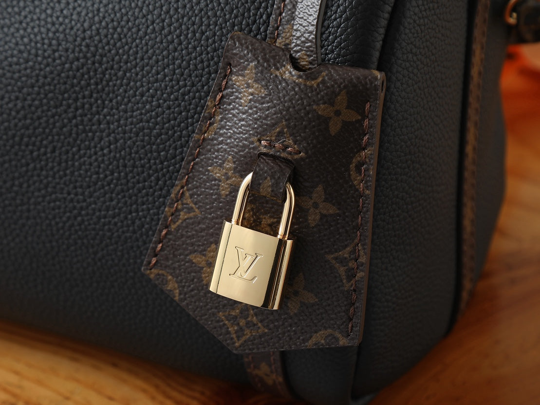Top-tier Authentic-Grade Quality handbag Size: 17 x 13.5 x 26 cm
