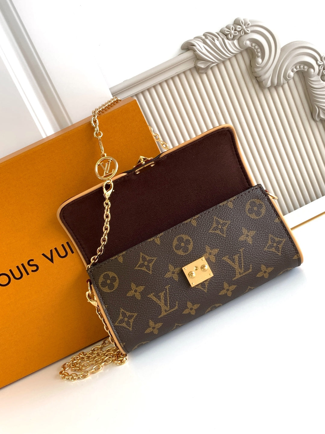 Top-tier Authentic-Grade Quality handbag Size: 20.5 x 11.0 x 6.0 cm