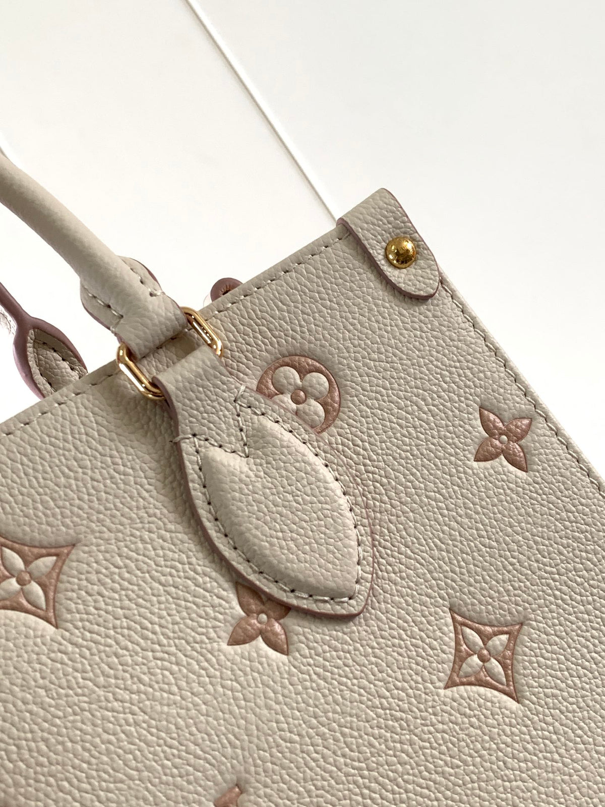 Top-tier Authentic-Grade Quality handbag  Size: 19 x 11.5 x 25 cm