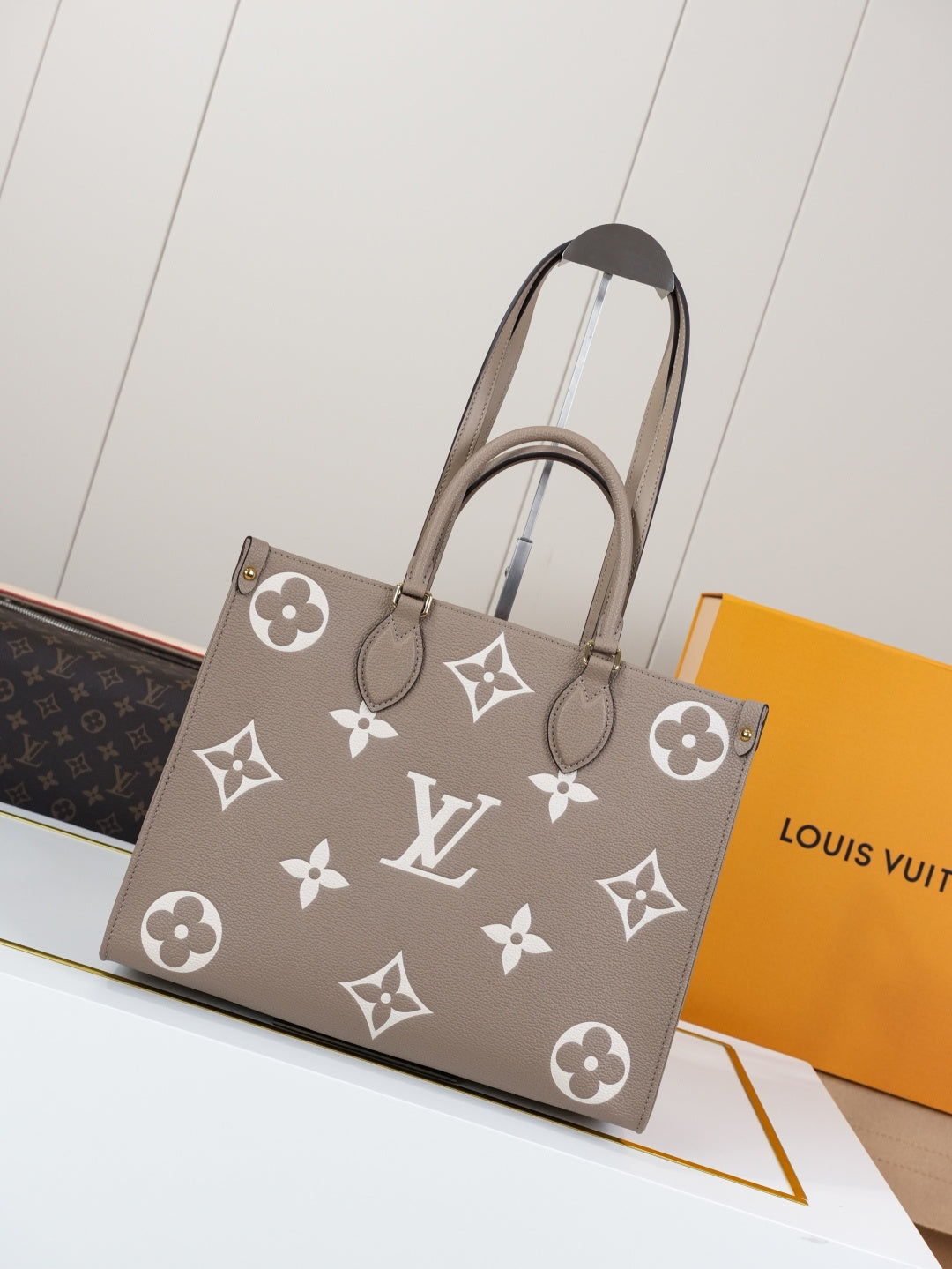 Top-tier Authentic-Grade Quality handbag  Size：35.0 x 27.0 x 14.0 cm