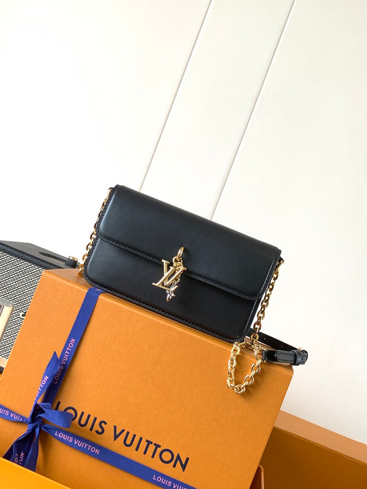 Top-tier Authentic-Grade Quality handbag  Size: 11.5 x 4 x 20 cm