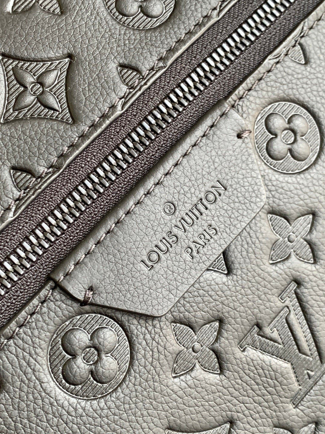 Top-tier Authentic-Grade Quality Black handbag Size: 𝟐𝟗.𝟎 𝐱 𝟑𝟖.𝟎 𝐱 𝟐𝟎.𝟎 cm