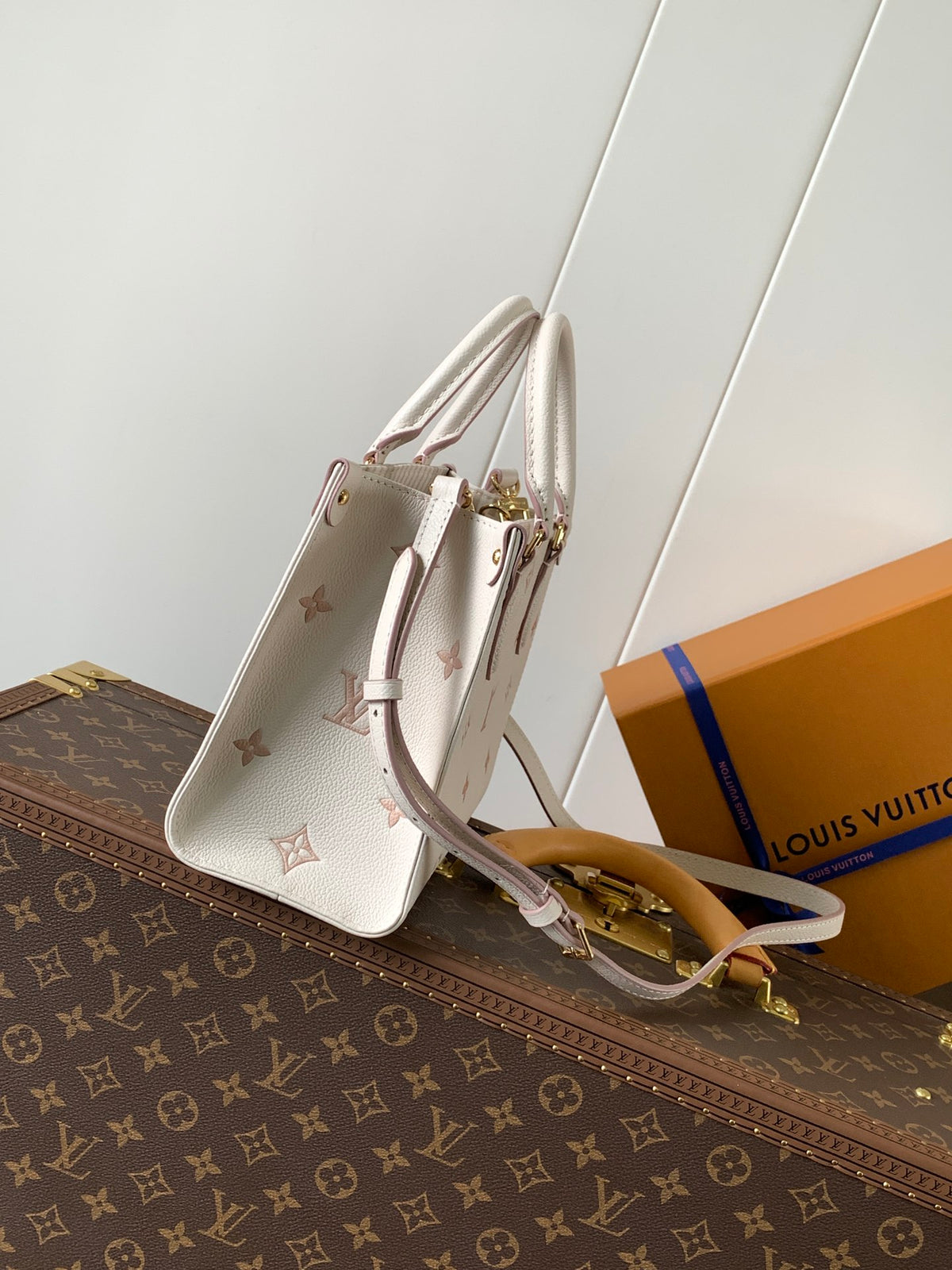 Top-tier Authentic-Grade Quality handbag  Size: 19 x 11.5 x 25 cm