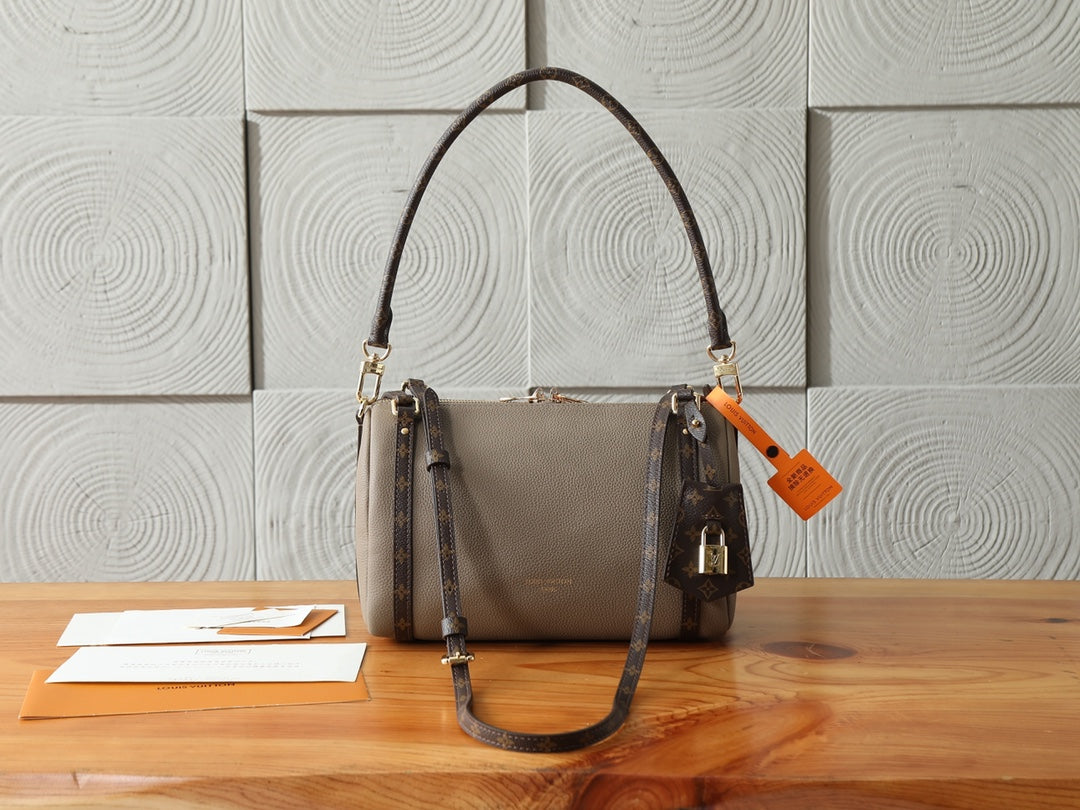 Top-tier Authentic-Grade Quality handbag Size: 17 x 13.5 x 26 cm