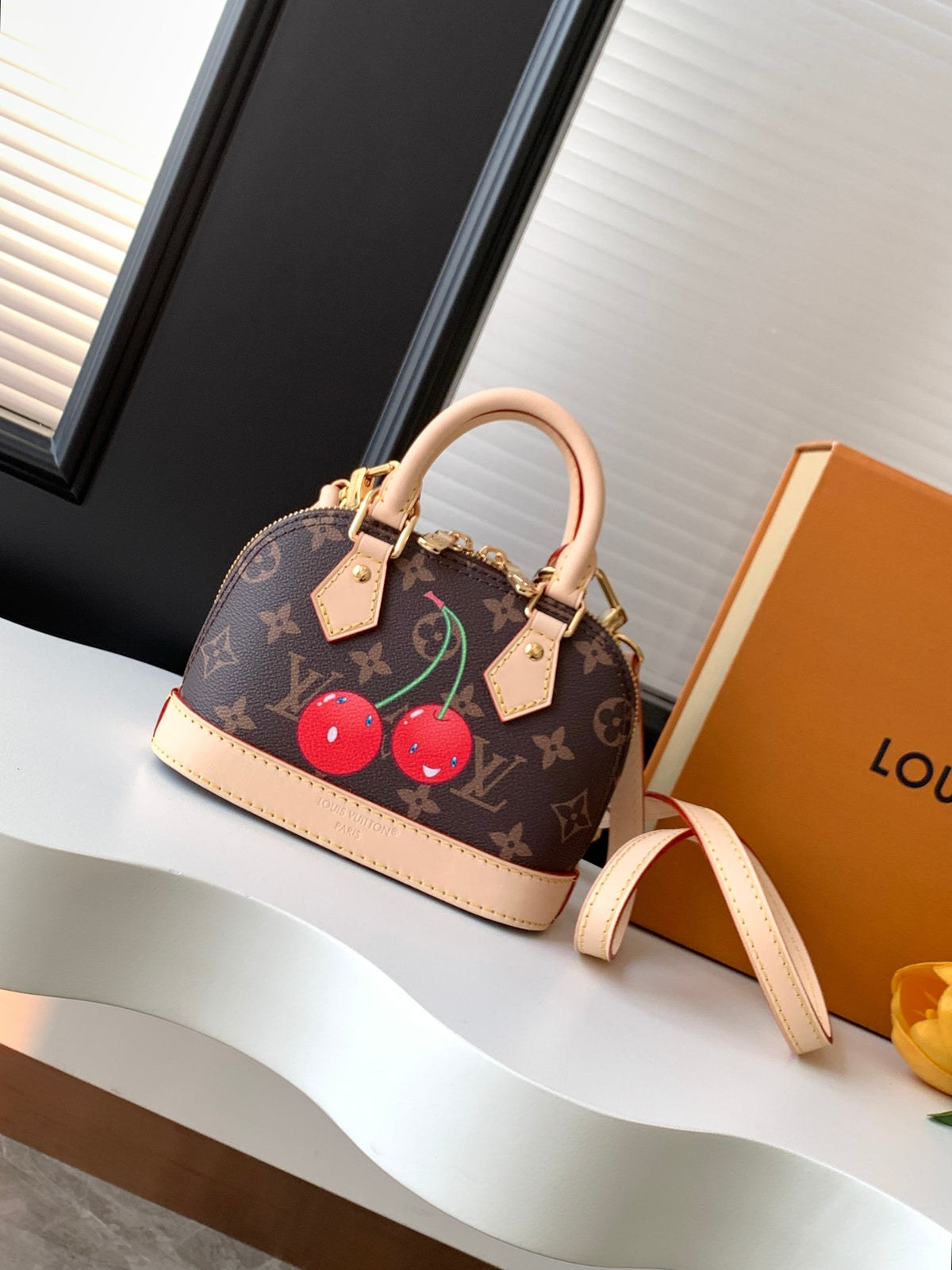 Top-tier Authentic-Grade Quality handbag Size: 12 x 8 x 18 cm