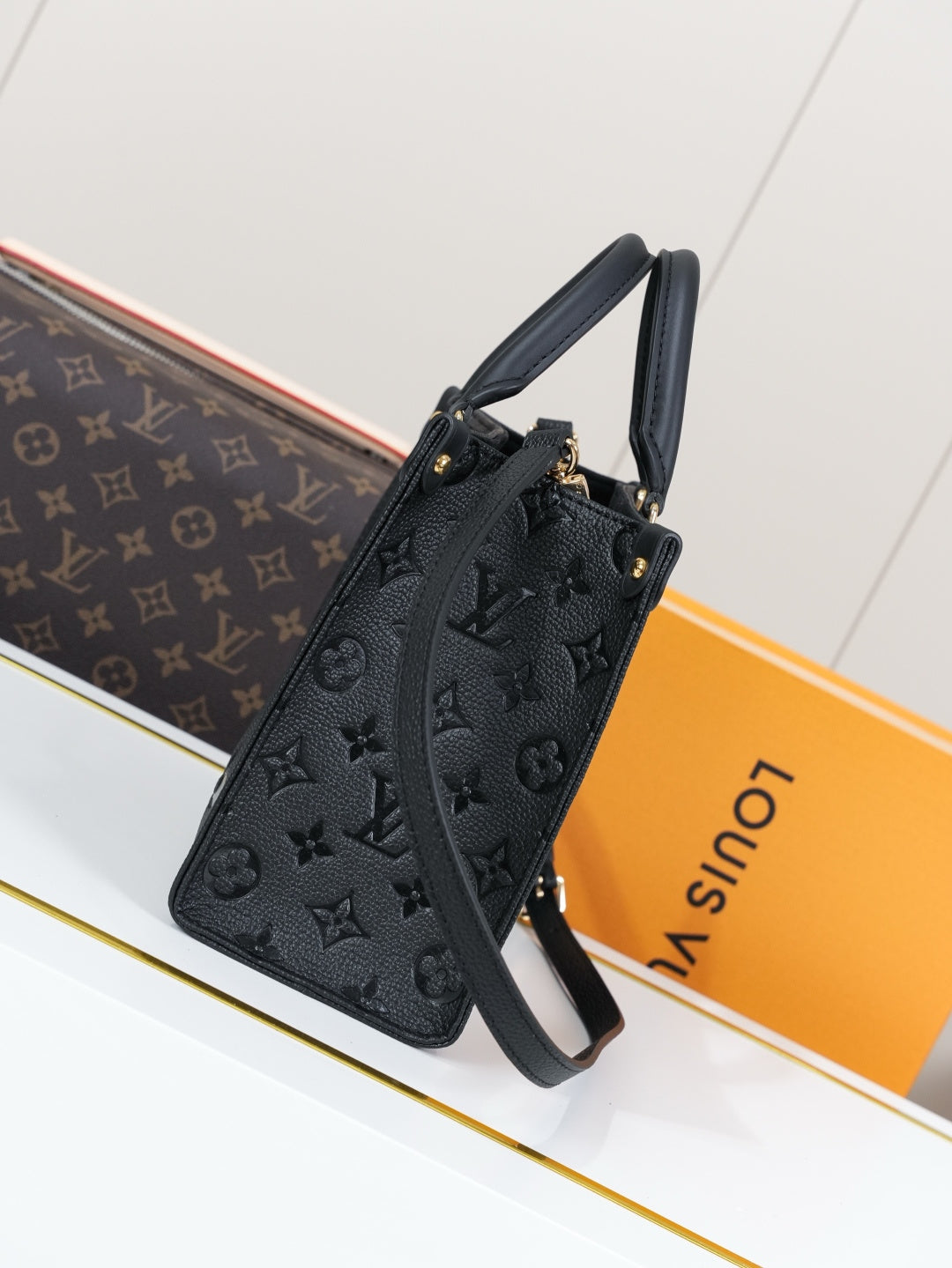 Top-tier Authentic-Grade Quality handbag  Size：25.0 x 19.0 x 11.5 cm
