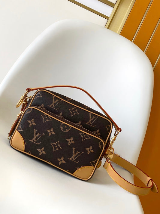 Top-tier Authentic-Grade Quality handbag Size: 25.0 x 17.5 x 11.0 cm