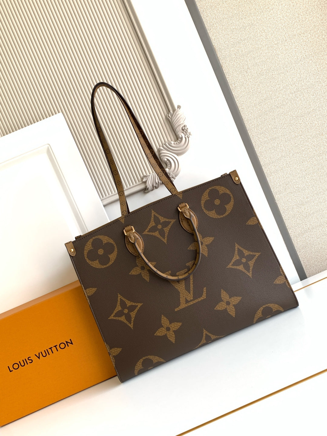 Top-tier Authentic-Grade Quality Italian Grade leather material handbag Size: 𝟒𝟏.𝟎 𝐱 𝟑𝟒.𝟎 𝐱 𝟏𝟗.𝟎 cm