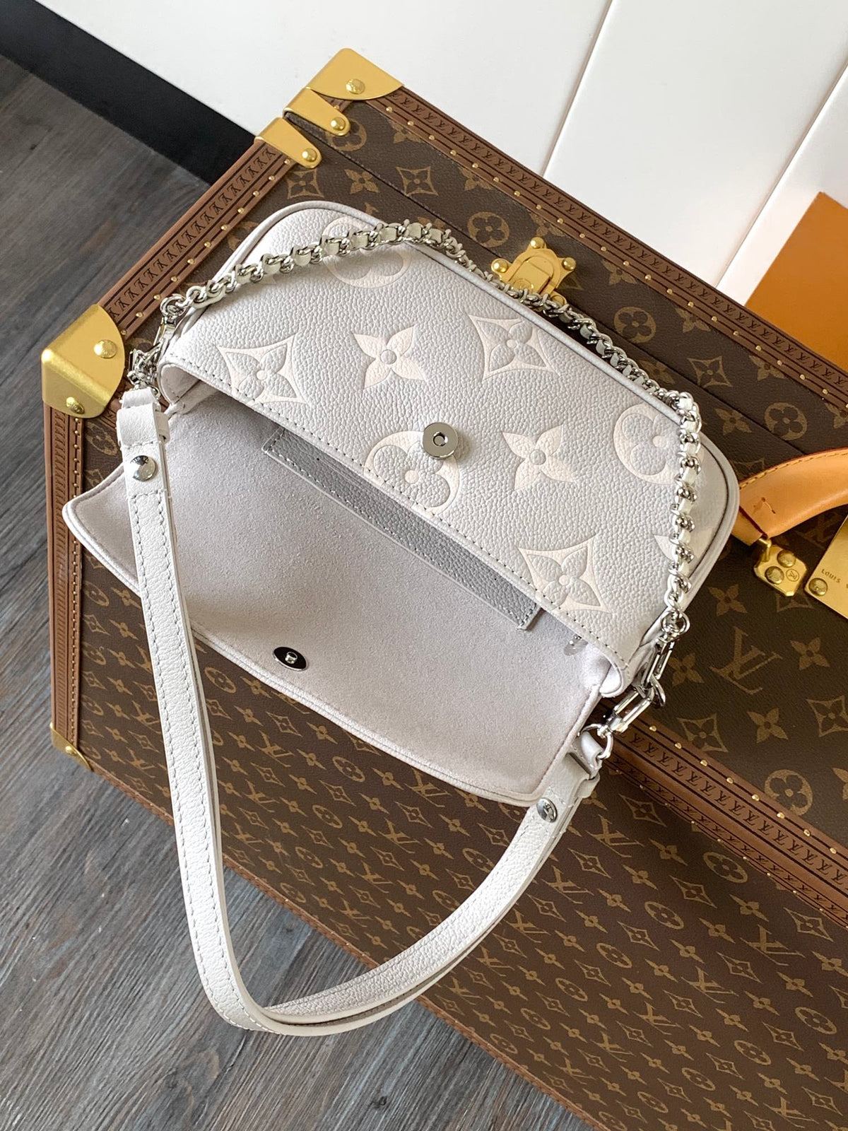 Top-tier Authentic-Grade Quality handbag Size: 12 x 4.3 x 23.5 cm