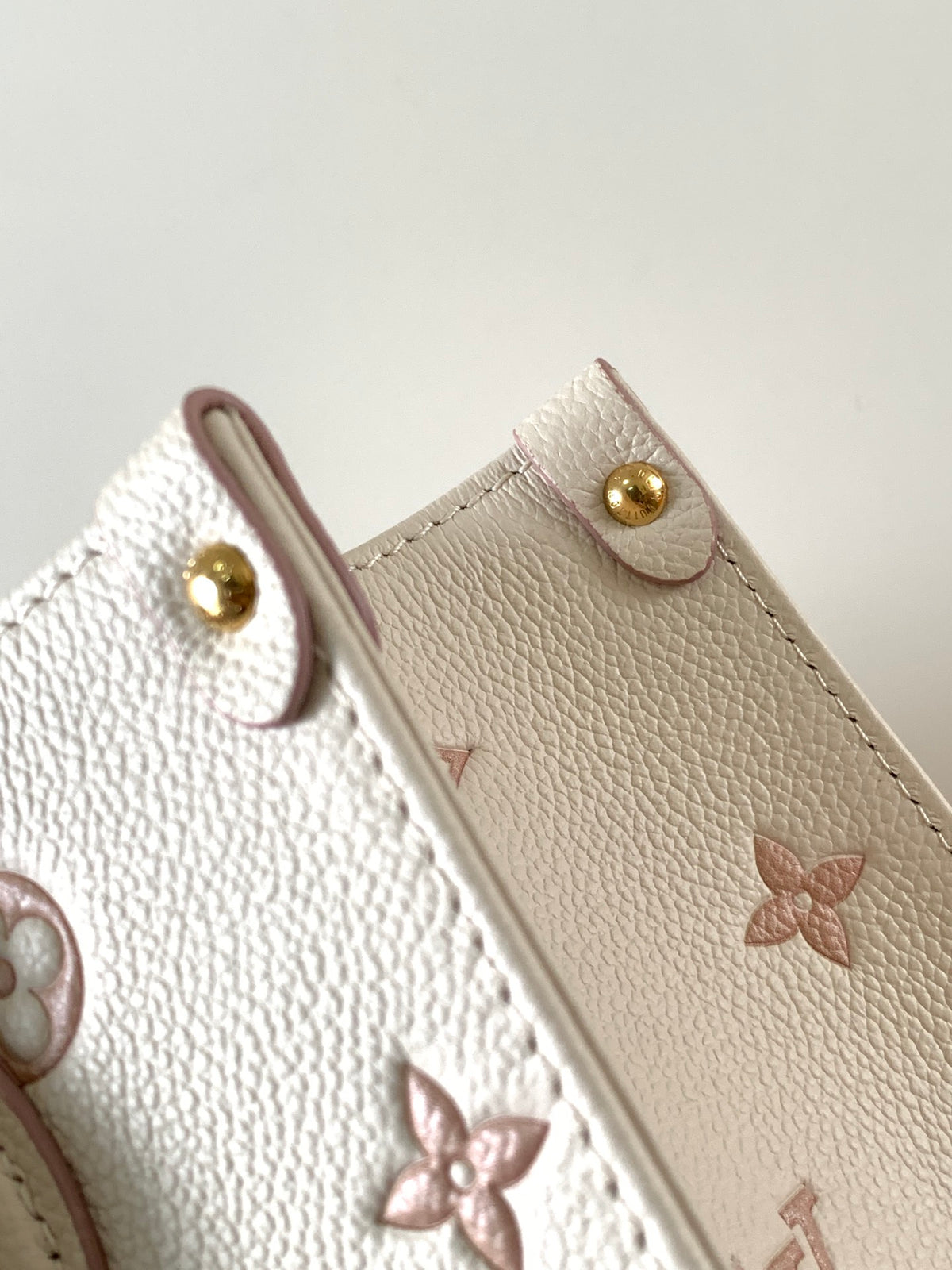 Top-tier Authentic-Grade Quality handbag  Size: 19 x 11.5 x 25 cm