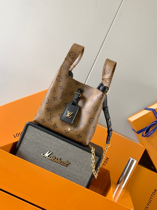 Top-tier Authentic-Grade Quality handbag Size: 17.0 x 17.0 x 7.0 CM