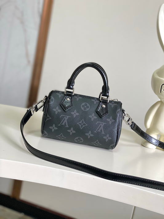 Top-tier Authentic-Grade Quality handbag Size: 10 x 7.5 x 16 cm