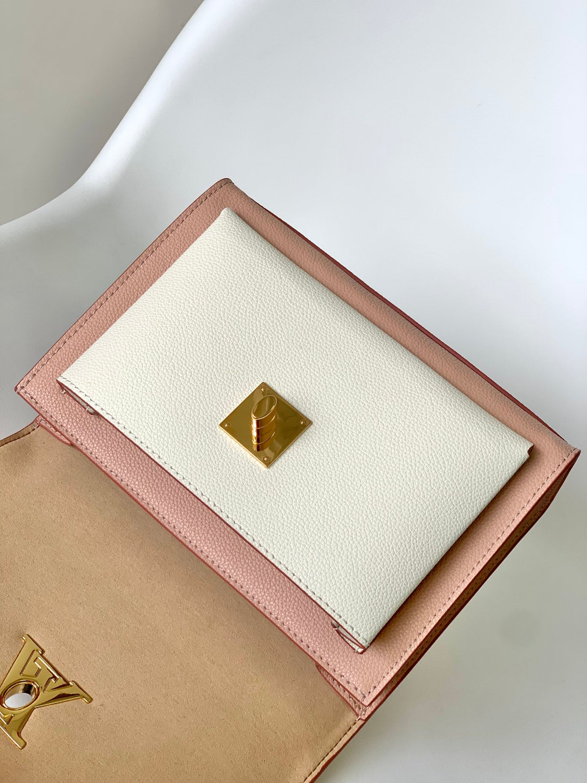 Top-tier Authentic-Grade Quality handbag  Size: 22.5 x 17.0 x 5.5 cm