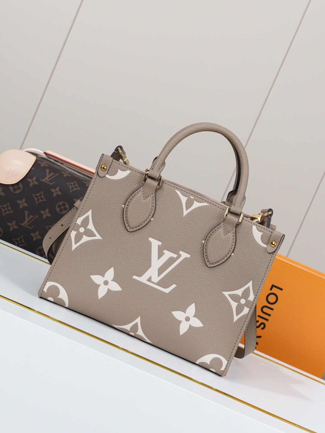 Top-tier Authentic-Grade Quality handbag  Size：25.0 x 19.0 x 11.5 cm