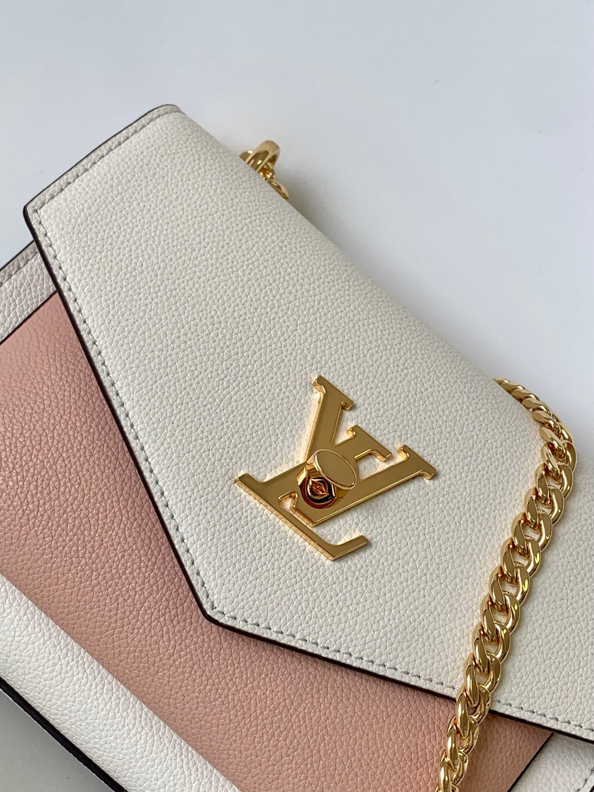 Top-tier Authentic-Grade Quality handbag  Size: 22.5 x 17.0 x 5.5 cm