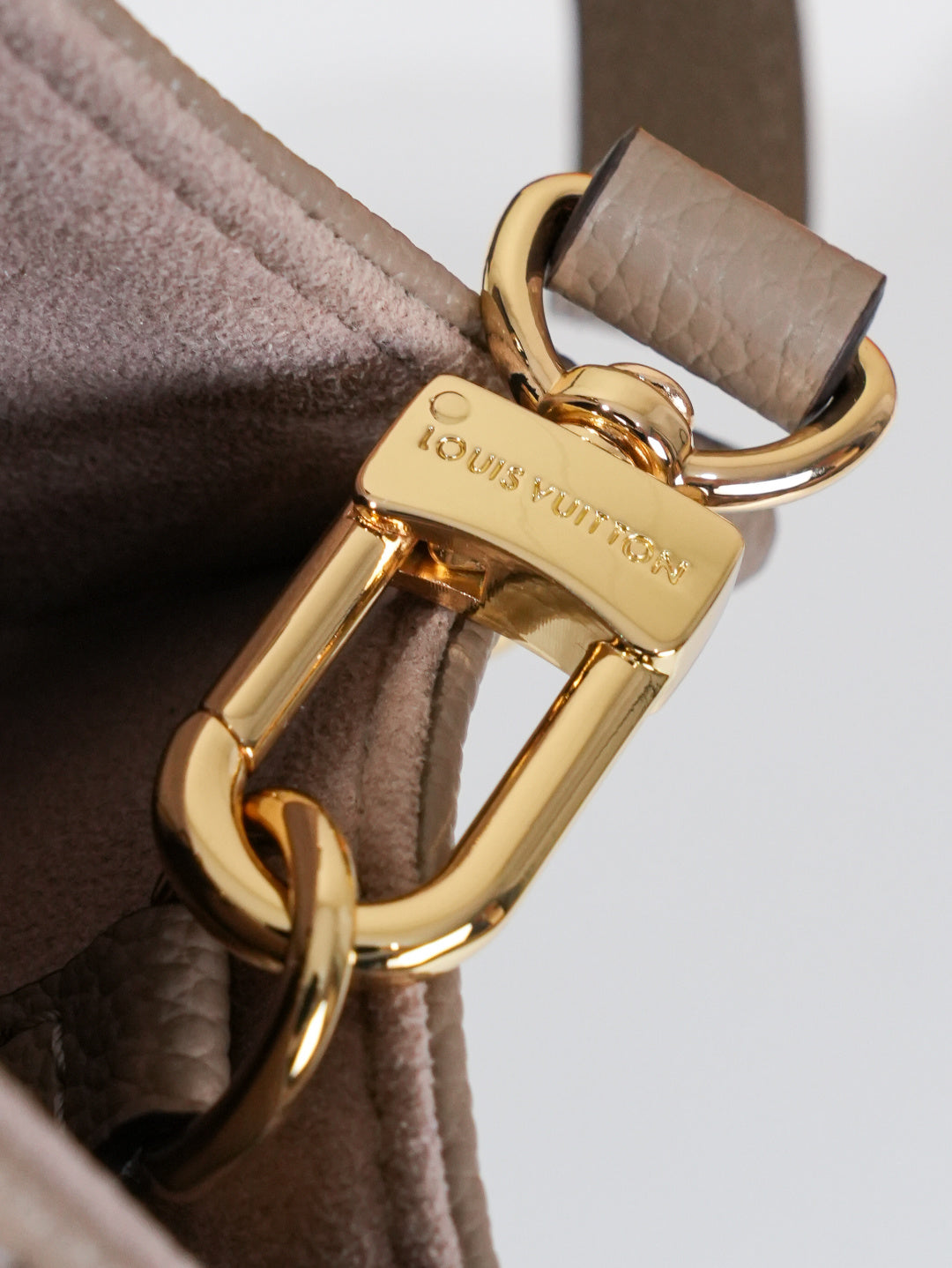 Top-tier Authentic-Grade Quality handbag  Size：25.0 x 19.0 x 11.5 cm