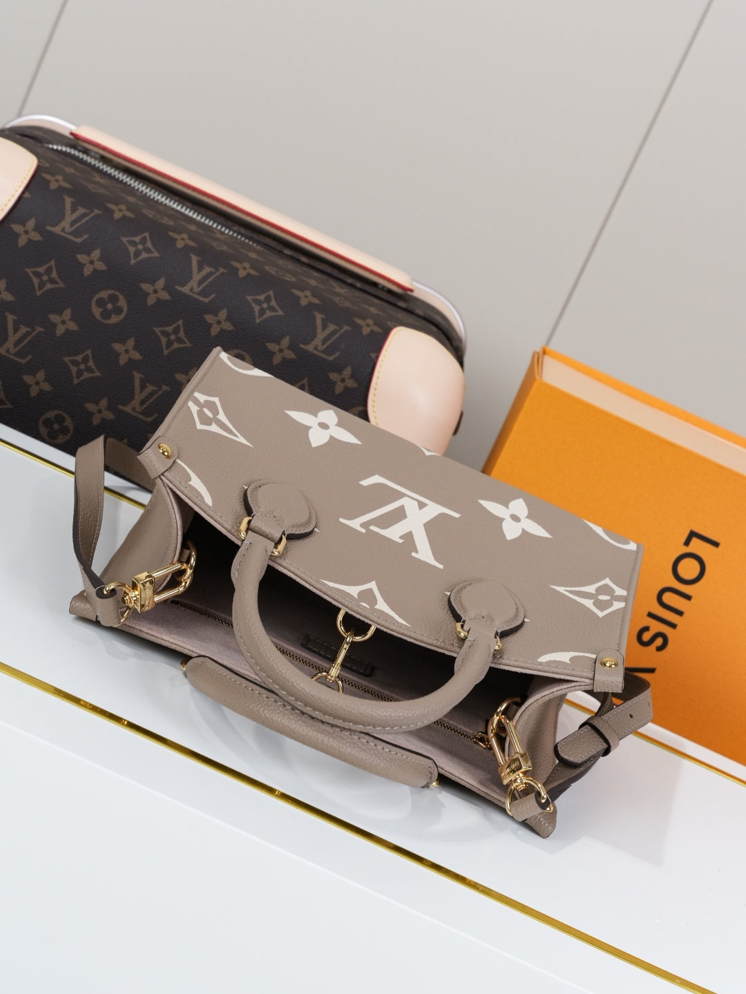 Top-tier Authentic-Grade Quality handbag  Size：25.0 x 19.0 x 11.5 cm