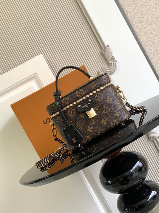 Top-tier Authentic-Grade Quality handbag Size: 𝟏𝟗.𝟎 𝐱 𝟏𝟏.𝟎 𝐱 𝟏𝟑.𝟎 cm