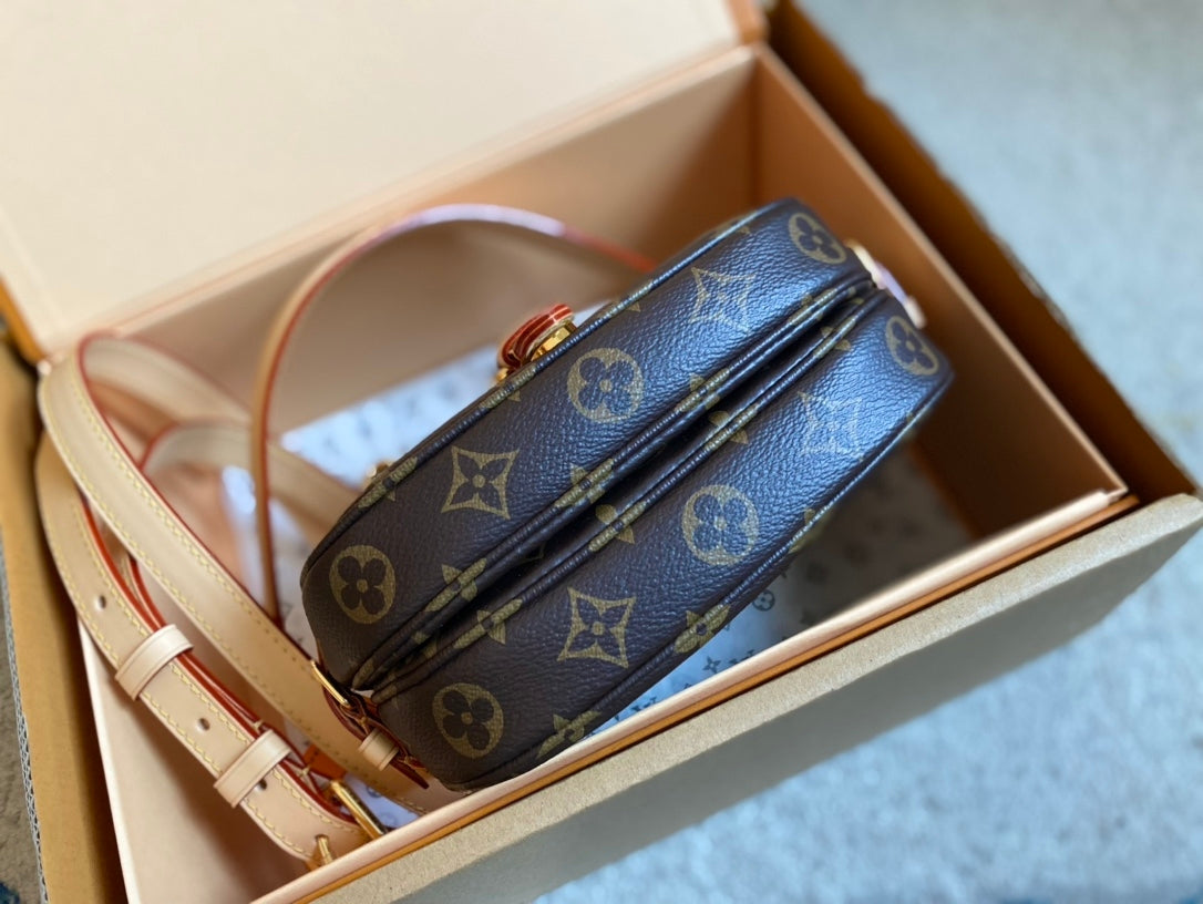 Top-tier Authentic-Grade Quality handbag Size: 20 x 16 x 7.5 cm
