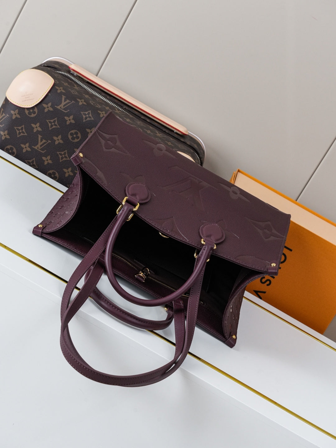Top-tier Authentic-Grade Quality handbag  Size：35.0 x 27.0 x 14.0 cm