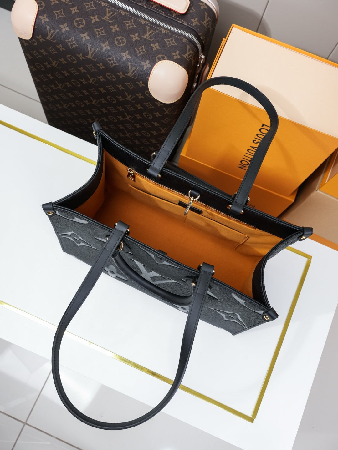 Top-tier Authentic-Grade Quality handbag  Size：35.0 x 27.0 x 14.0 cm
