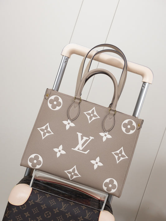 Top-tier Authentic-Grade Quality handbag  Size：35.0 x 27.0 x 14.0 cm