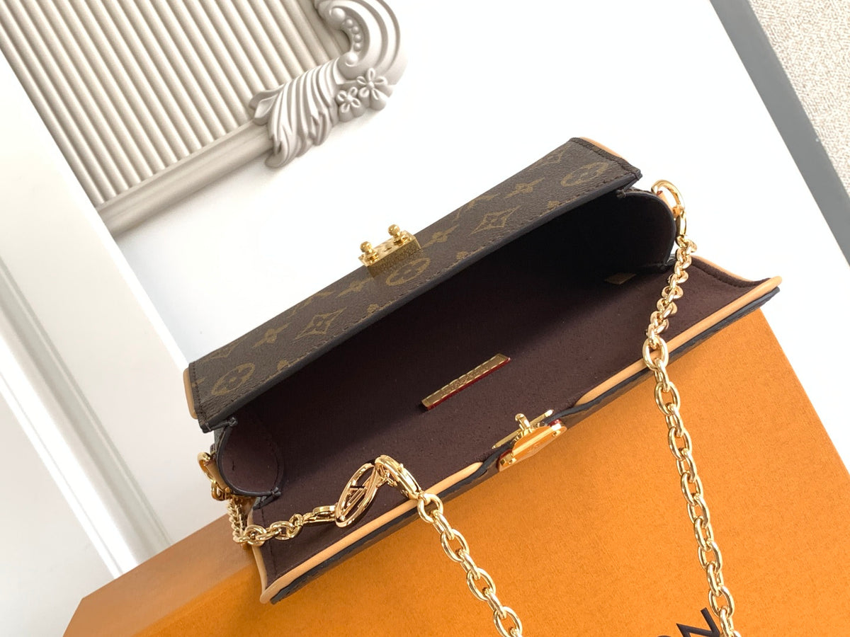 Top-tier Authentic-Grade Quality handbag Size: 20.5 x 11.0 x 6.0 cm