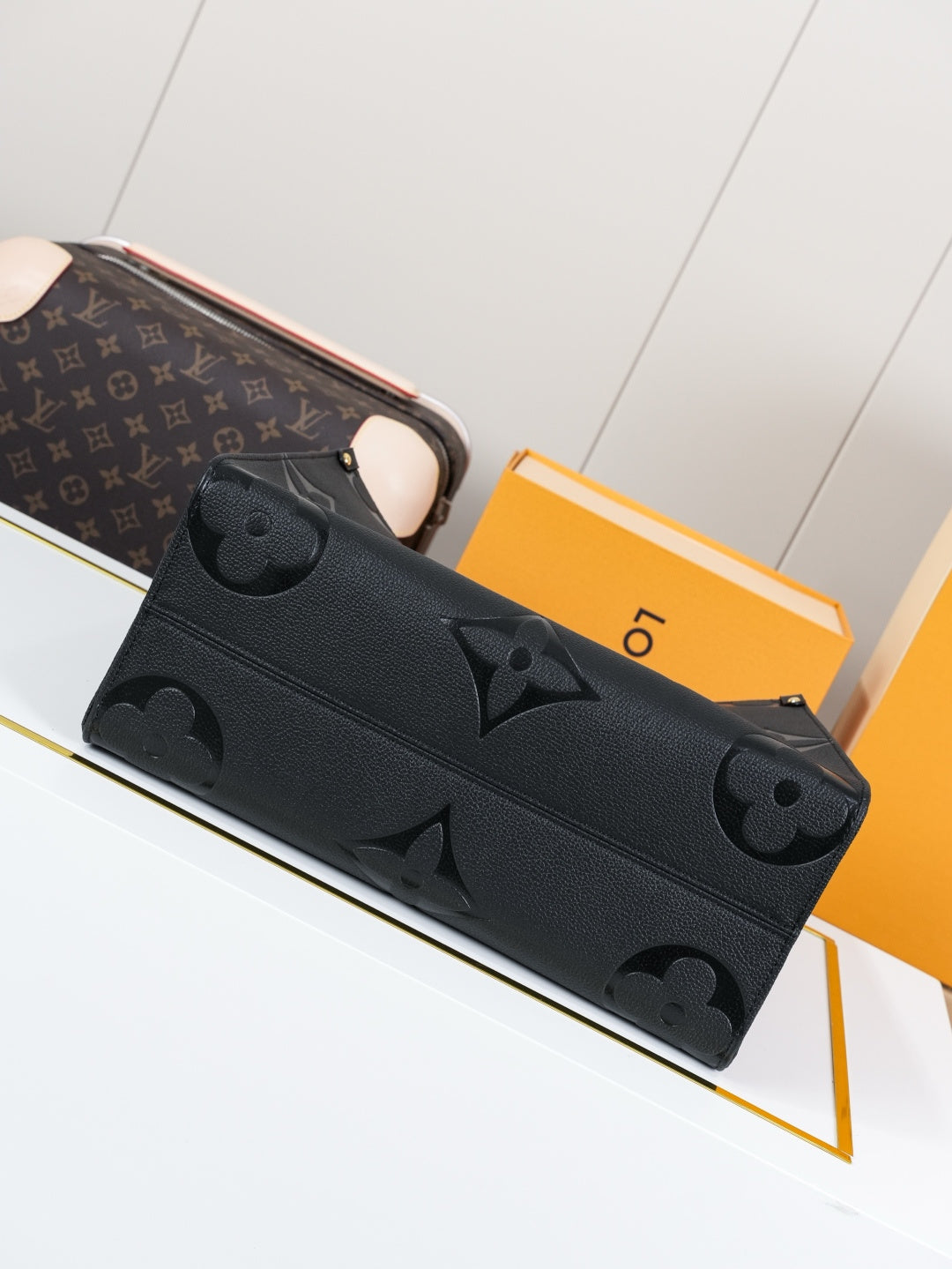 Top-tier Authentic-Grade Quality handbag  Size：35.0 x 27.0 x 14.0 cm