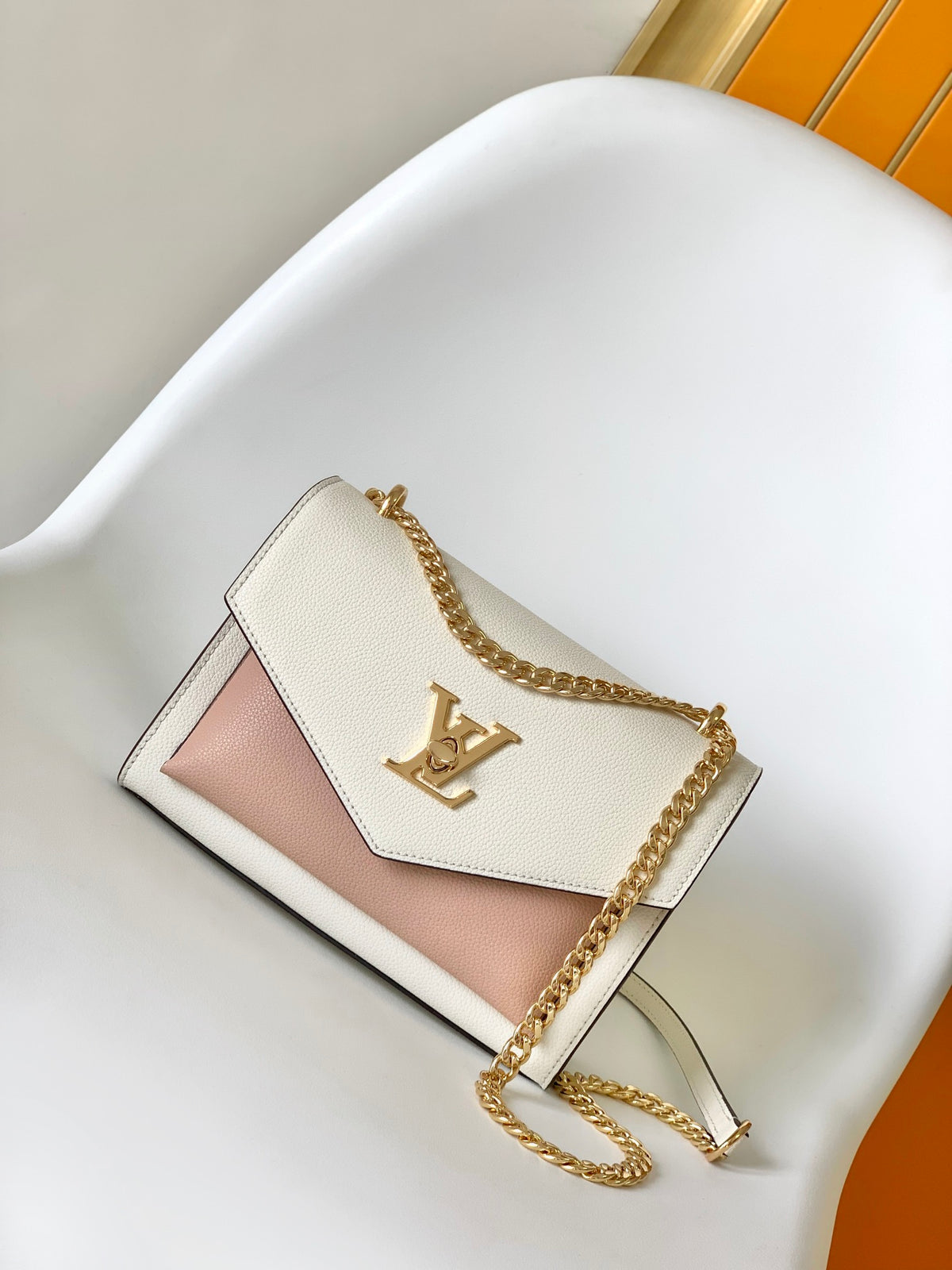 Top-tier Authentic-Grade Quality handbag  Size: 22.5 x 17.0 x 5.5 cm