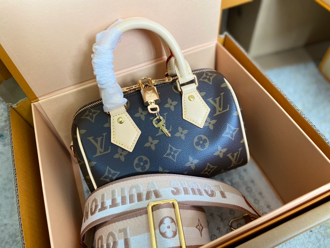 Top-tier Authentic-Grade Quality handbag Size: 20.5 x 13.5 x 12 cm