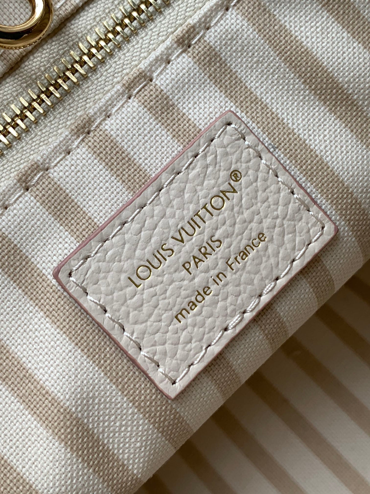 Top-tier Authentic-Grade Quality handbag  Size: 19 x 11.5 x 25 cm