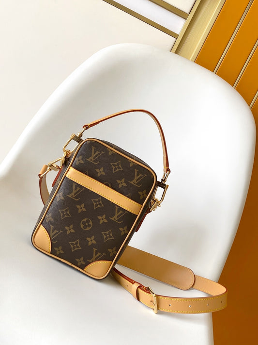 Top-tier Authentic-Grade Quality handbag Size: 16.0 x 21.0 x 6.0 cm