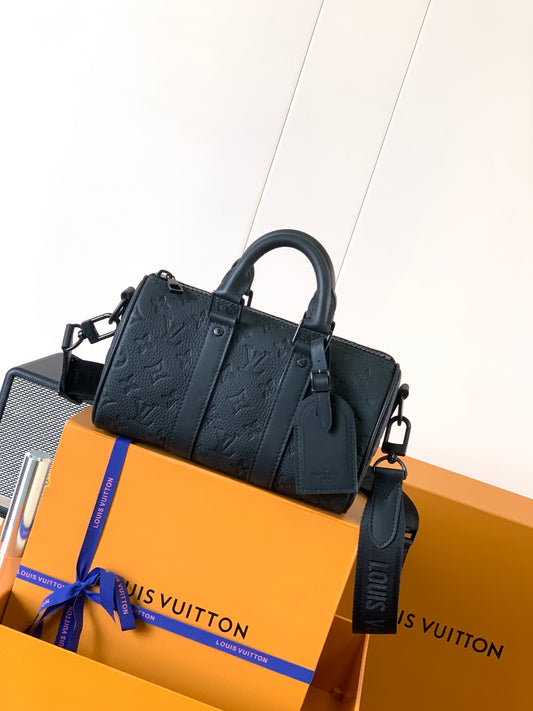 Top-tier Authentic-Grade Quality handbag  Size: 25 x 15 x 11 cm