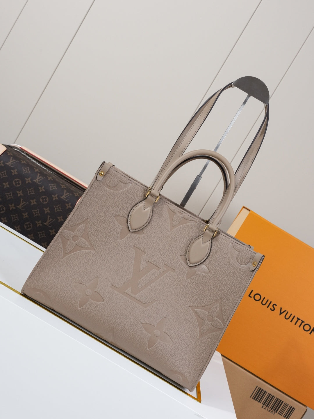 Top-tier Authentic-Grade Quality handbag  Size：35.0 x 27.0 x 14.0 cm