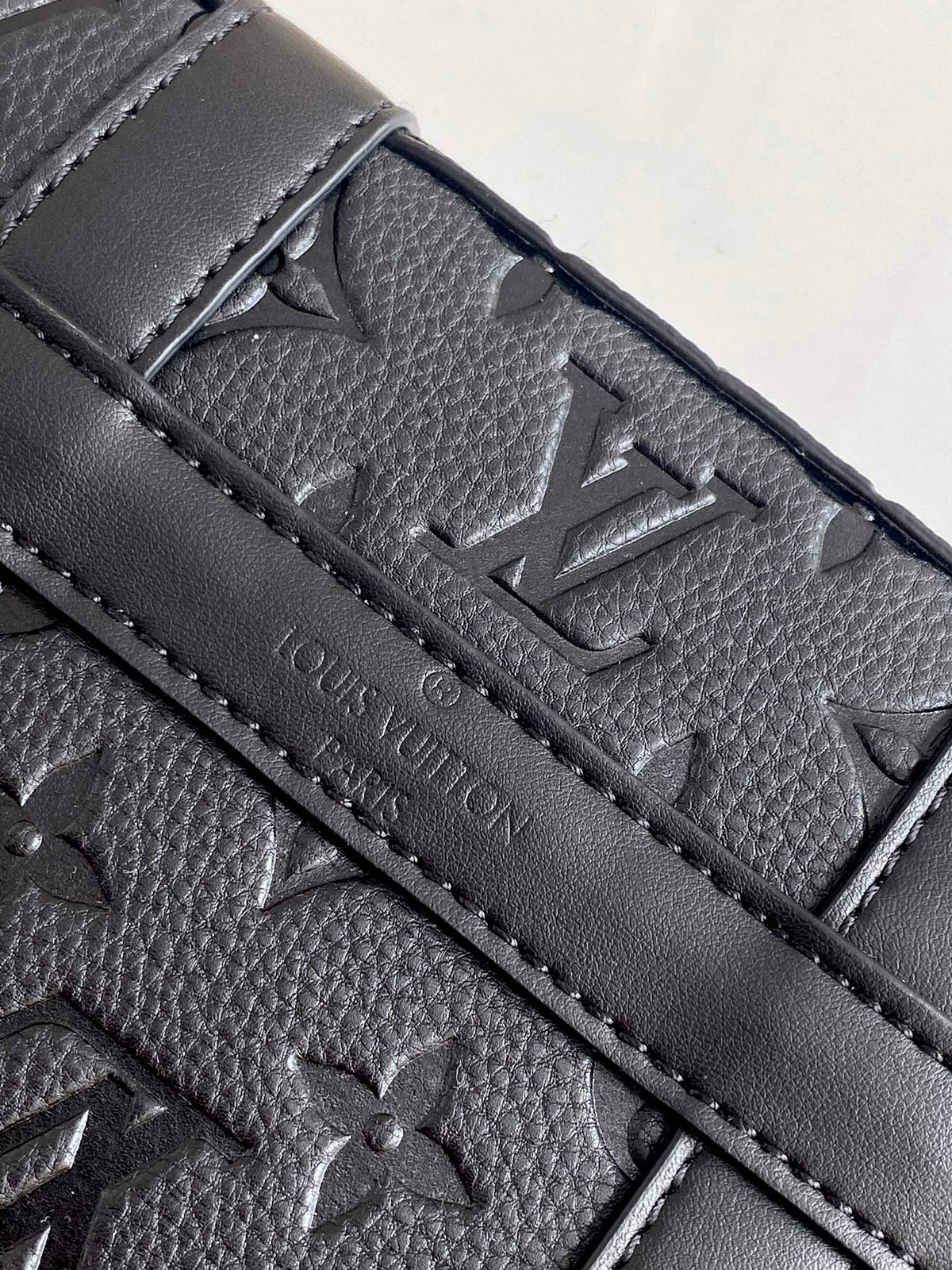 Top-tier Authentic-Grade Quality handbag Size: 24 x 18 x 5.5 cm