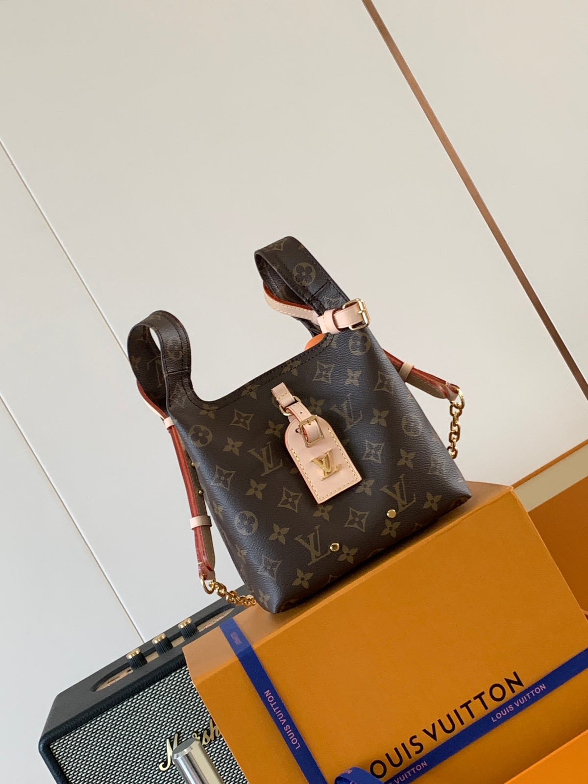 Top-tier Authentic-Grade Quality handbag Size: 17.0 x 17.0 x 7.0 CM