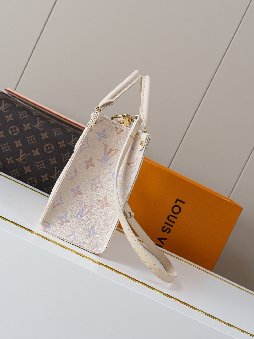 Top-tier Authentic-Grade Quality handbag  Size：25.0 x 19.0 x 11.5 cm