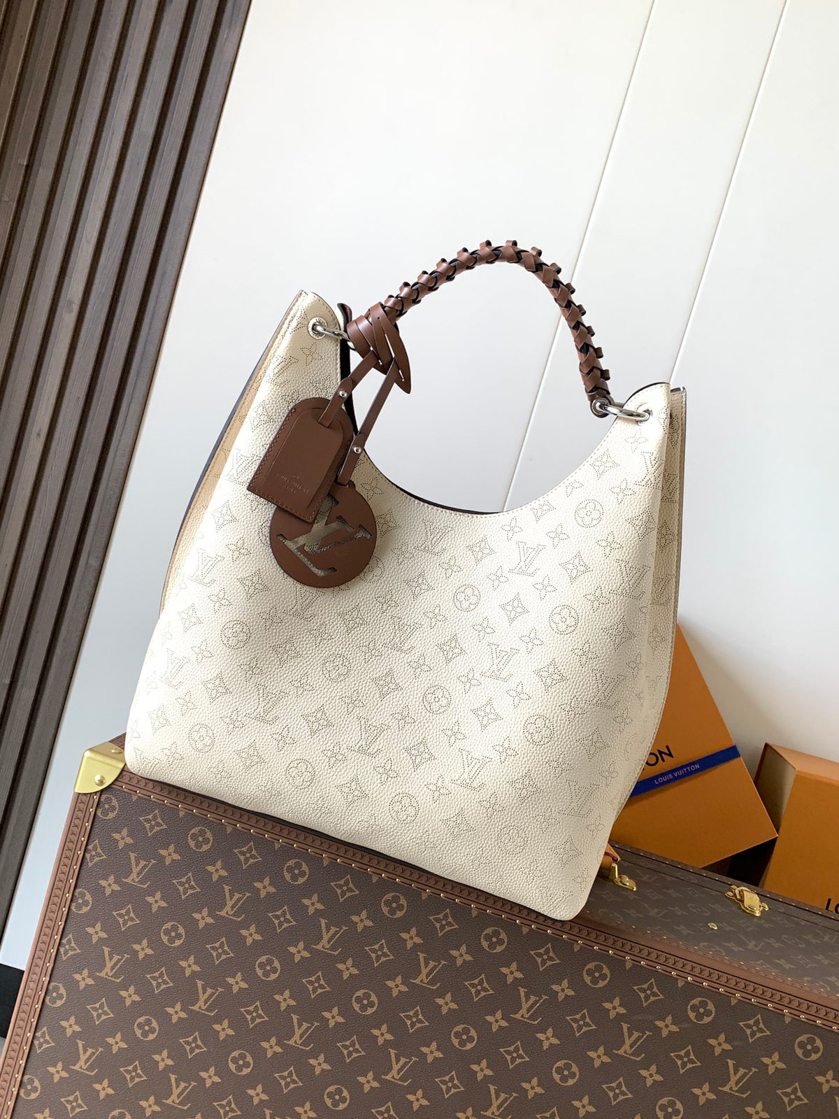 Top-tier Authentic-Grade Quality Sac Carmel Bag M53188 Off-White Size：40 x 17 x 35 cm