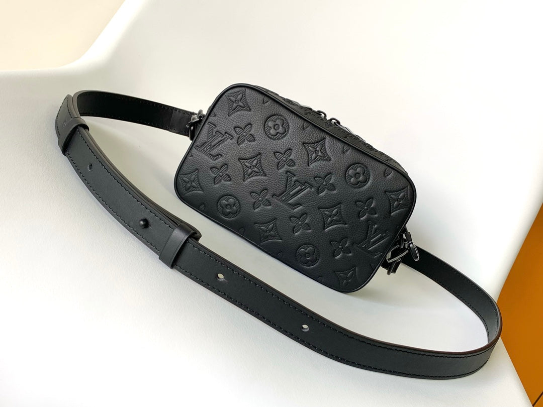 Top-tier Authentic-Grade Quality handbag Size: 11 x 18.5 x 6.5 cm