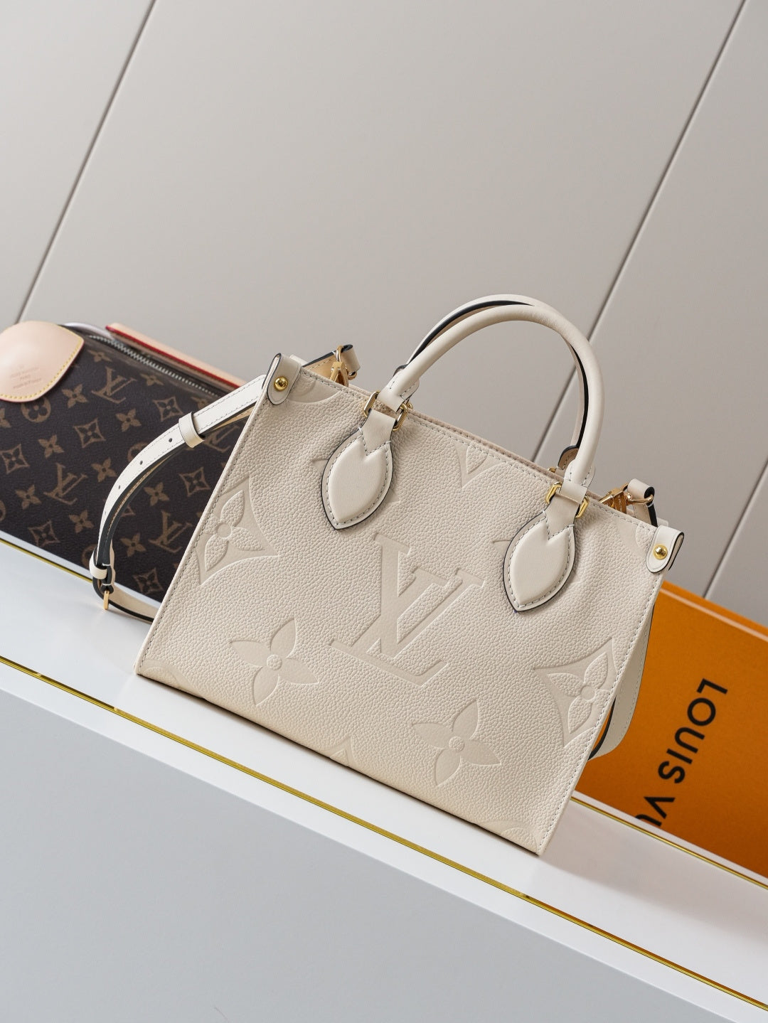 Top-tier Authentic-Grade Quality handbag  Size：25.0 x 19.0 x 11.5 cm