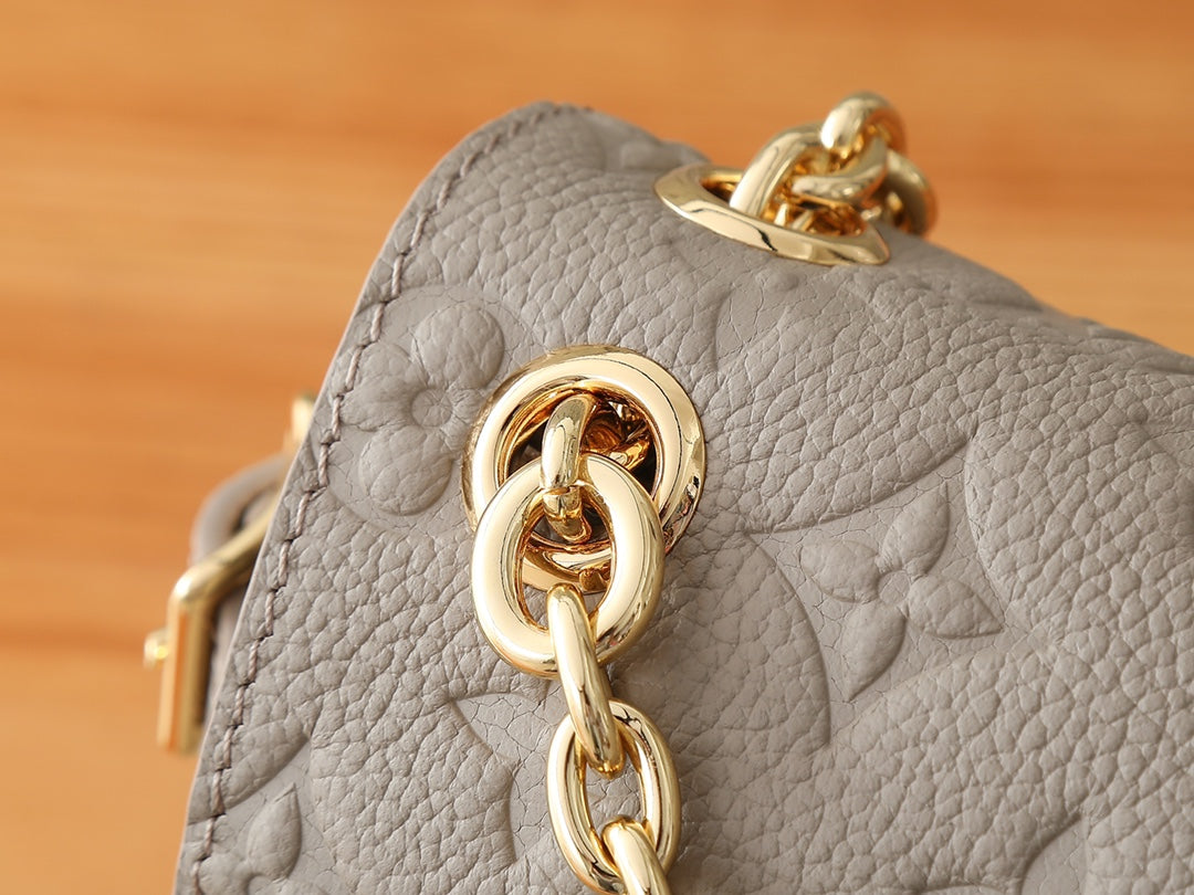 Top-tier Authentic-Grade Quality handbag Size: 18.5 x 9.5 x 29.5 cm