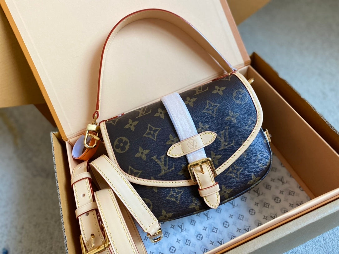 Top-tier Authentic-Grade Quality handbag Size: 20 x 16 x 7.5 cm