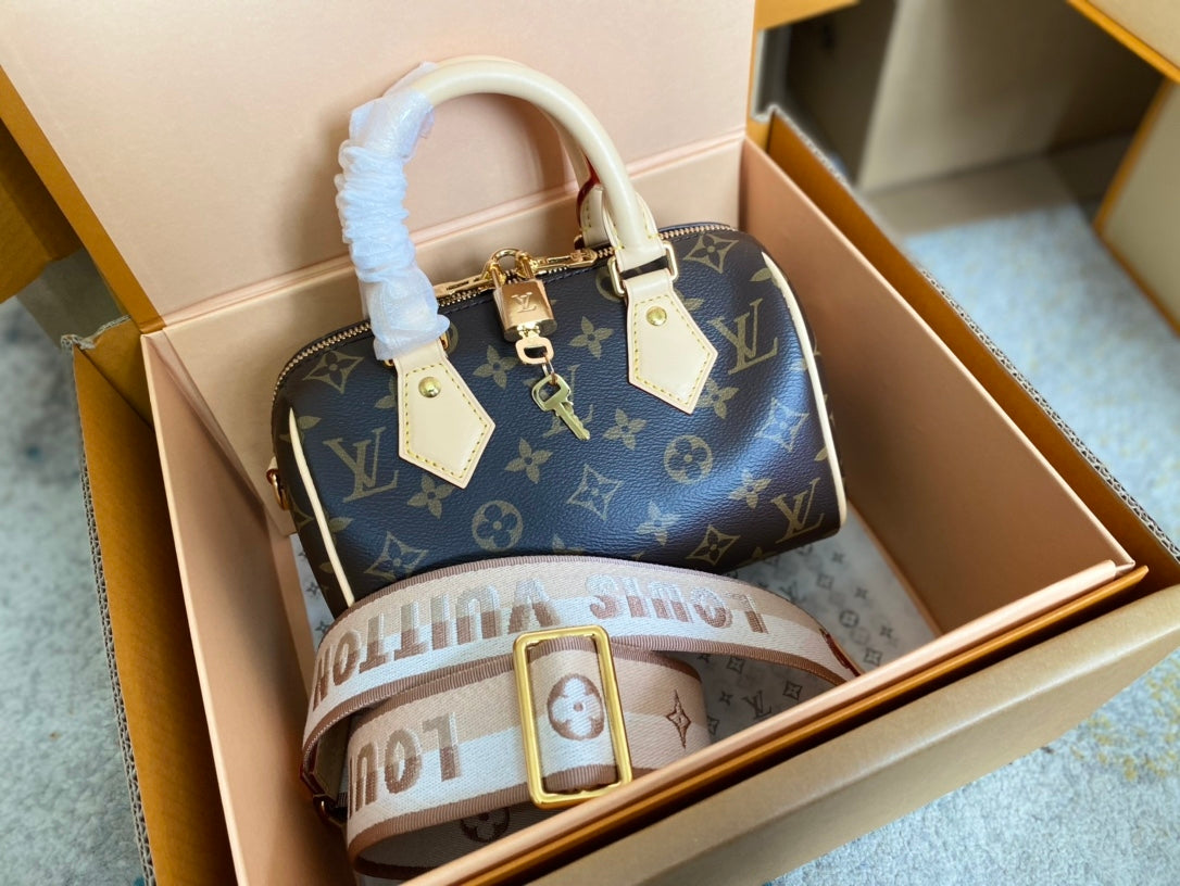 Top-tier Authentic-Grade Quality handbag Size: 20.5 x 13.5 x 12 cm