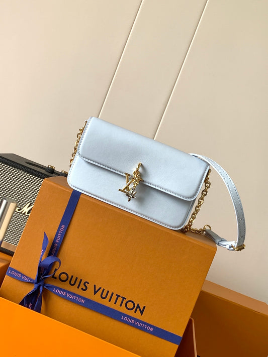 Top-tier Authentic-Grade Quality handbag  Size: 11.5 x 4 x 20 cm