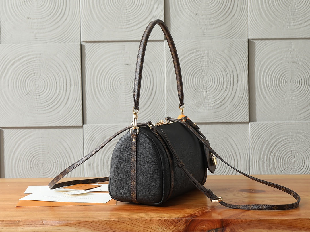 Top-tier Authentic-Grade Quality handbag Size: 17 x 13.5 x 26 cm