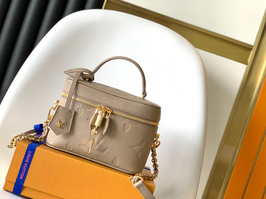 Top-tier Authentic-Grade Quality handbag Size: 19 x 13 x 11 cm
