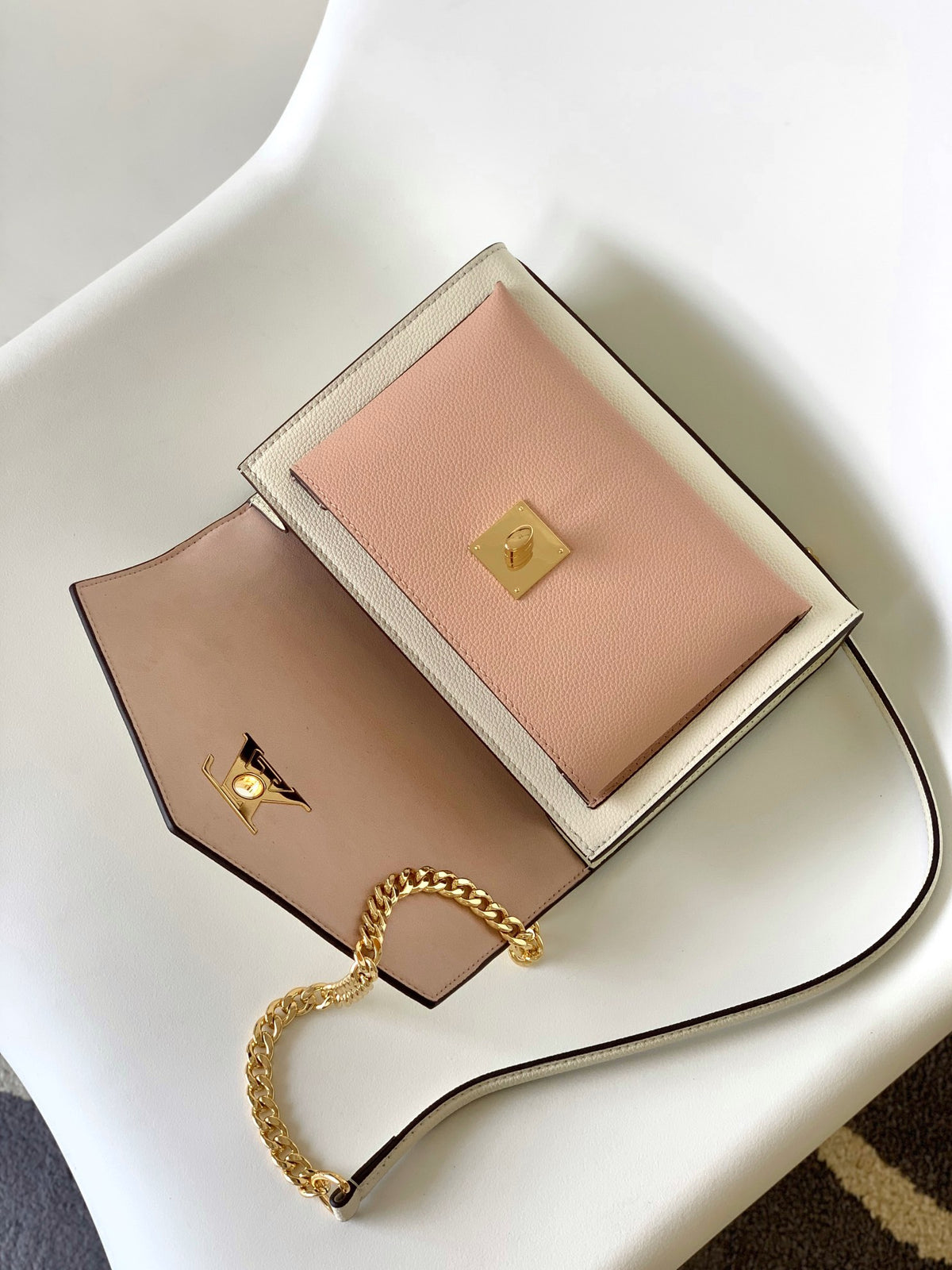 Top-tier Authentic-Grade Quality handbag  Size: 22.5 x 17.0 x 5.5 cm