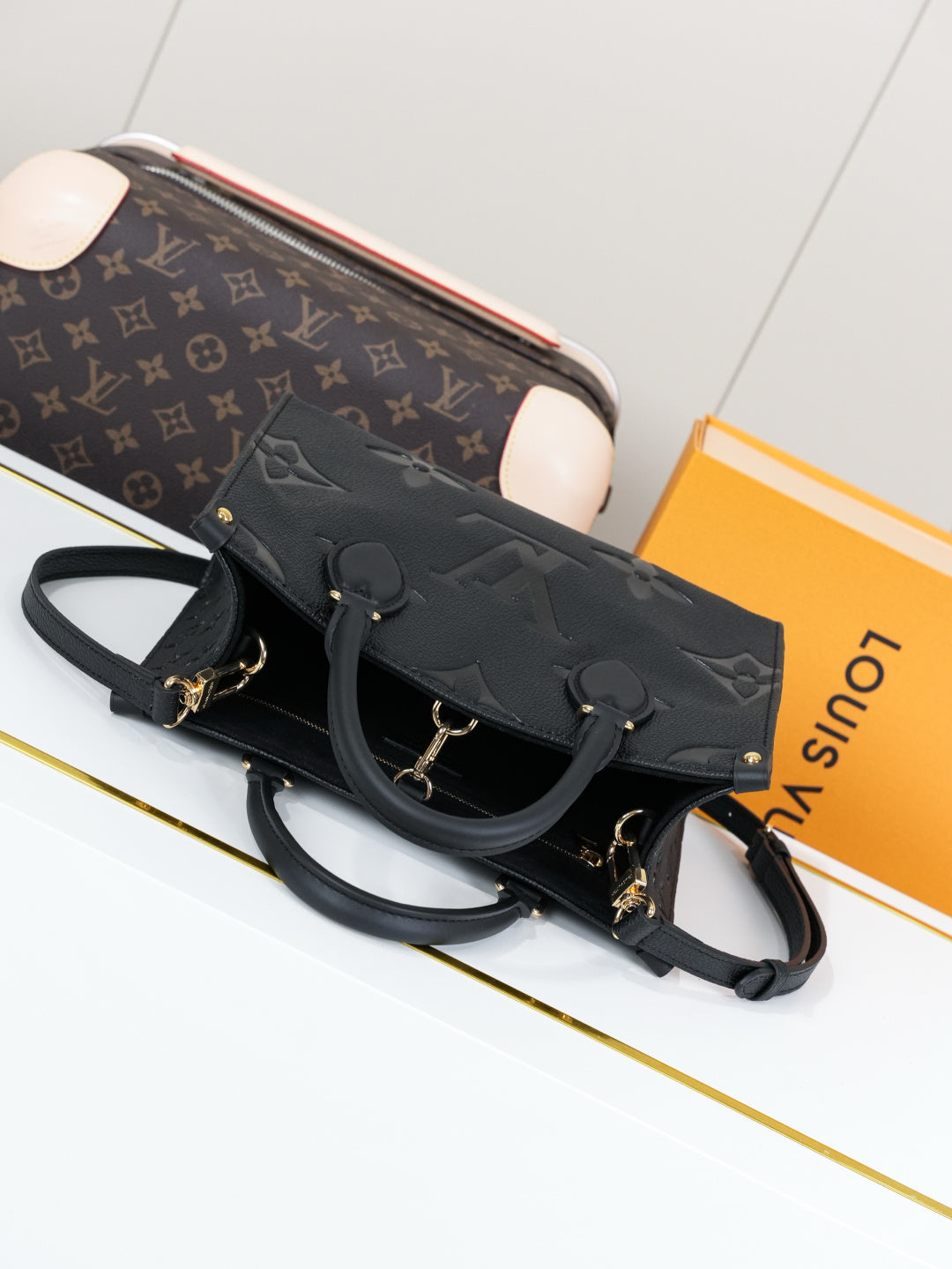 Top-tier Authentic-Grade Quality handbag  Size：25.0 x 19.0 x 11.5 cm