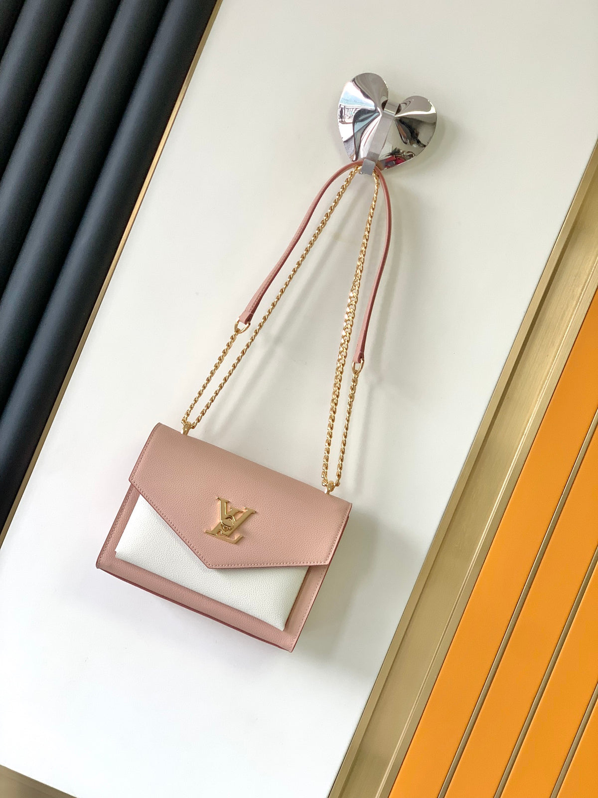 Top-tier Authentic-Grade Quality handbag  Size: 22.5 x 17.0 x 5.5 cm