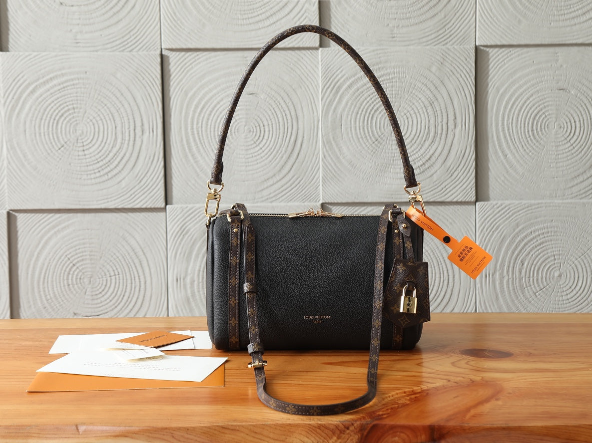 Top-tier Authentic-Grade Quality handbag Size: 17 x 13.5 x 26 cm